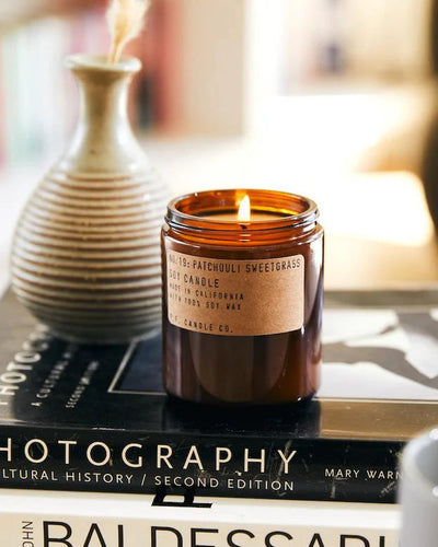 Bougie No. 19 Patchouli Sweetgrass 200 ml, P.F. Candle Co.